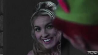 Blonde Keira Nicole gets her pussy railed by horny Peter Pen