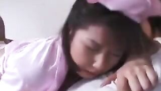 He washed his dick from the vagina and got a cumshot on his face while in bed