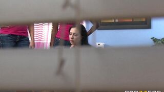 A couple has sex right in the dormitory of the college - a daring move!