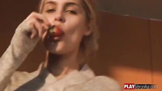 A girl got her cunt completely naked and sat on a dick