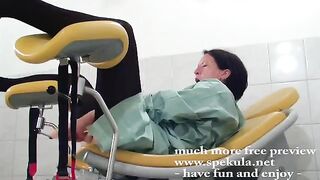 The gynecologist checked the girl and then began to fuck her