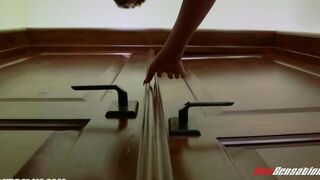 A man fucked a daughter with a big dick, causing her to scream