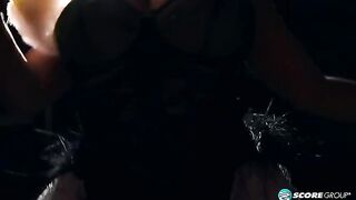 Big Tits Burlesque with Liza Biggs, the North Carolina-born beauty