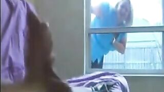 A woman spies on a man masturbating in the ward and gets him off