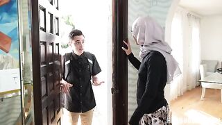 The girl found a phone and called the owner to meet