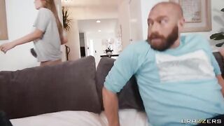 A man with glasses fucks his girlfriend and makes creampie