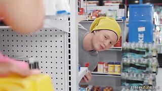 A bodega boy achieved an incredible feat with his skills in the cock