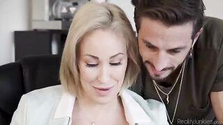 Overworked hottie releases office stress with a fuck