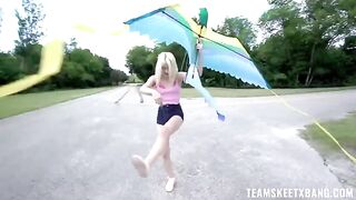A girl can’t resist having sex in the open nature area