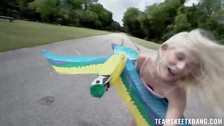 A girl can’t resist having sex in the open nature area