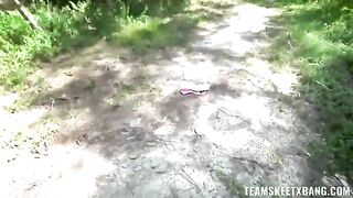 A girl can’t resist having sex in the open nature area