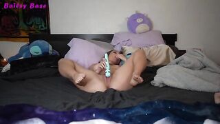 A sexy teen gives a foot fetish foot job and toying in this hot video
