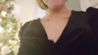 The French cute girl was cooking for her boyfriend and gave him a blowjob