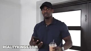 Hot Valentina Jewels in sexy clothes seduces the delivery guy
