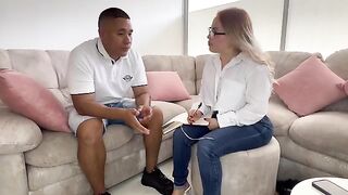 Kira Blonde, the psychologist, offered her huge ass to the patient for payment