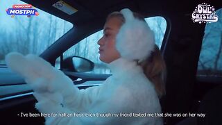 A girl met a stranger and sucked his dick in the car
