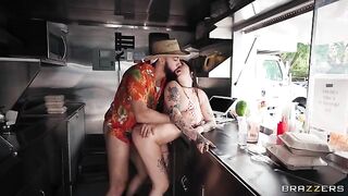 What burgers, I'm fucking! - a sexy public sex