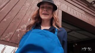 Who hasn't tried sex right in the garage? A daring bet!