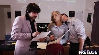 A whore for every trader! A hot secretary in stockings plays in the office