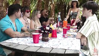The guy showed the audience a class on how to make a blowjob
