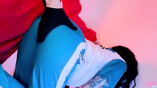 A slutty girl plays a risky game with her warden in a bold setup