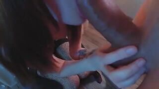 A hot girl with a beautiful ass fucks deeply in her ass