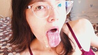 An amateur couple has sex and the guy finishes in her mouth