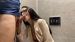 A couple fucked in the toilet without leaving the booth