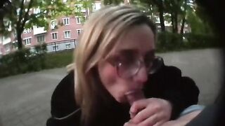 A girl agreed to have sex with a guy in the car for money