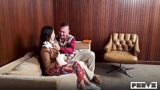 Guy was shocked by the size of brunette's pussy, he barely pushed it