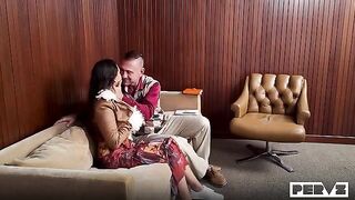 Guy was shocked by the size of brunette's pussy, he barely pushed it