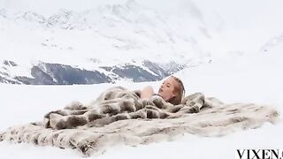 Warming up a dick with mouth is no problem outdoors
