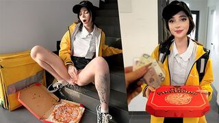 I came, it was beautiful! Sex with a pizza delivery girl who loves to squirt