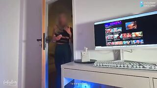 Girl tried to imitate blowjob from a porn movie