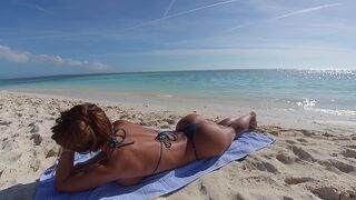 A girl with a huge ass was picked up at the beach