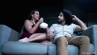 A couple gets fucked in the cinema, unnoticed by the employee